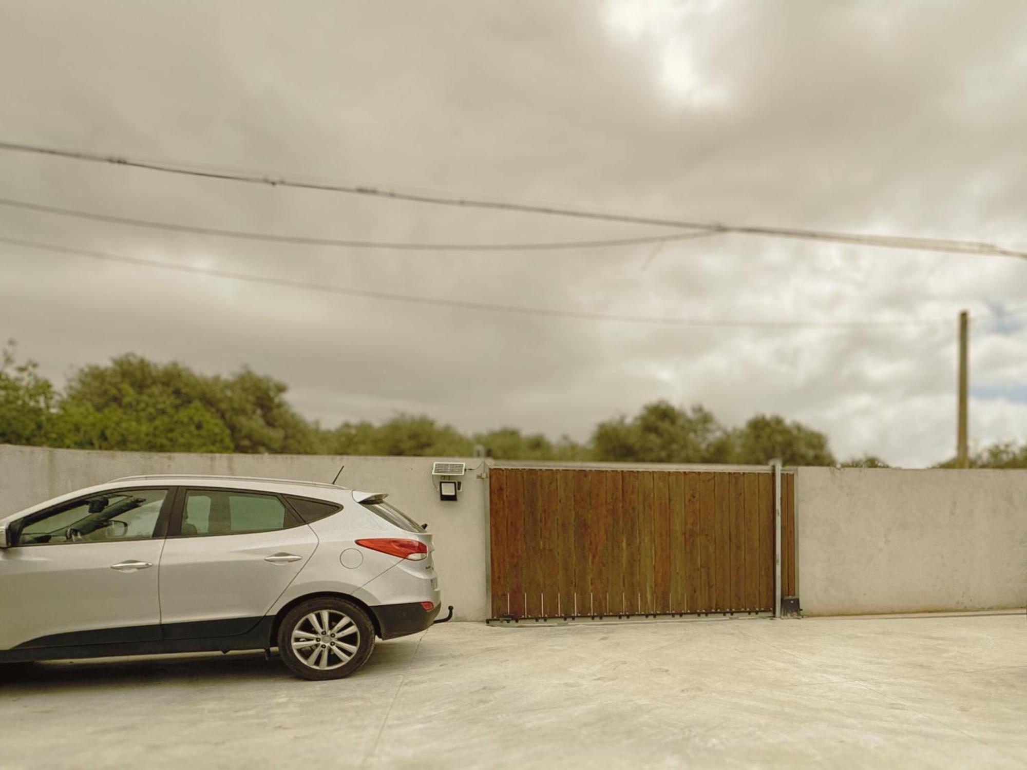 Algherolux -Free Secure Gated Parking For Cars And Motorbikes Eksteriør billede